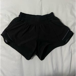lululemon size 0 2.5 inch hotty hot shorts black
